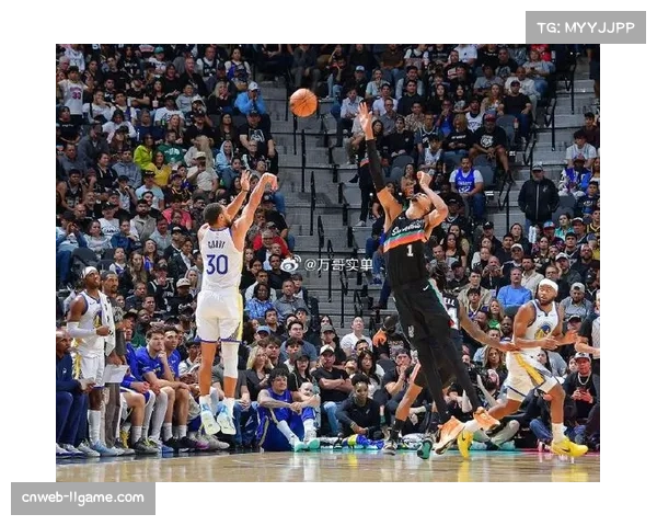 勇士队训练开放日，科尔强调提升由守转攻阶段的边路推进速度